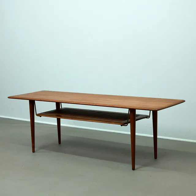 PETER HVIDT UND ORLA MOLGAARD-NIELSEN. France & Son, Couchtisch, Modell 'FD 516', Teak, Rattan, Messing, Dänemark, 1960er Jahre.