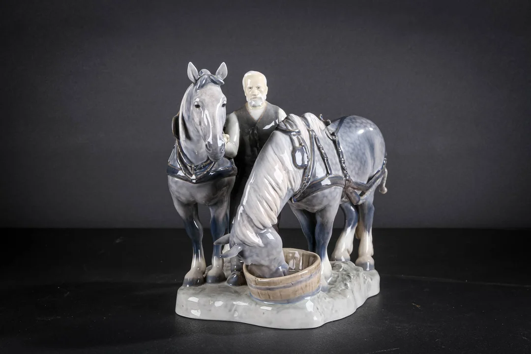 Axel Locher for B&G. Hestene vandes. — Glass, porcelain and ceramics/Figures — Lauritz