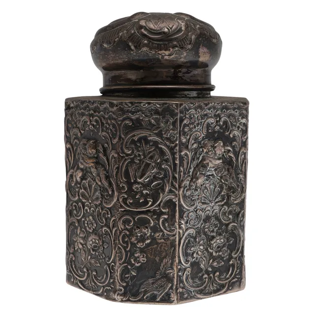 A LATE VICTORIAN SILVER TEA CANNISTER.