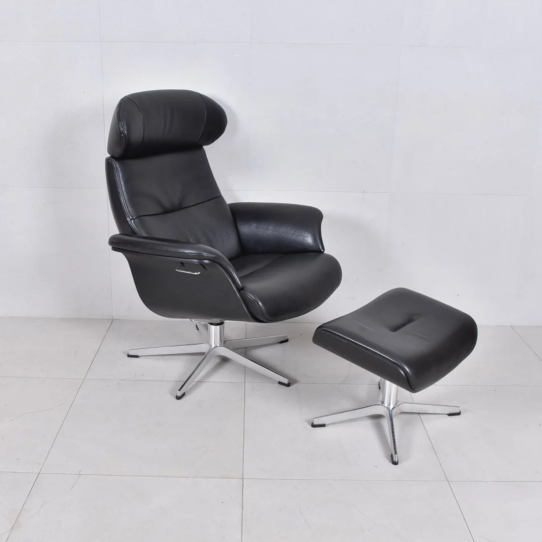 JAHN AAMODT. Fåtölj med fotpall, "Timeout Chair", Conform, 2000-tal. — Armchairs & Chairs — Halmstads Auktionskammare