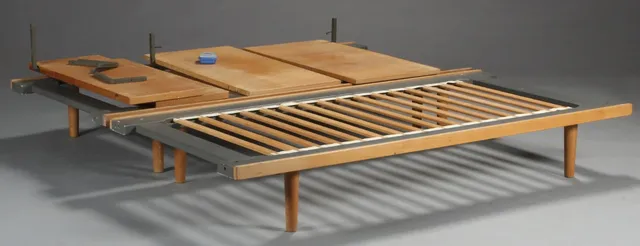 Hans J. Wegner. Par senge, egetræ (2)
