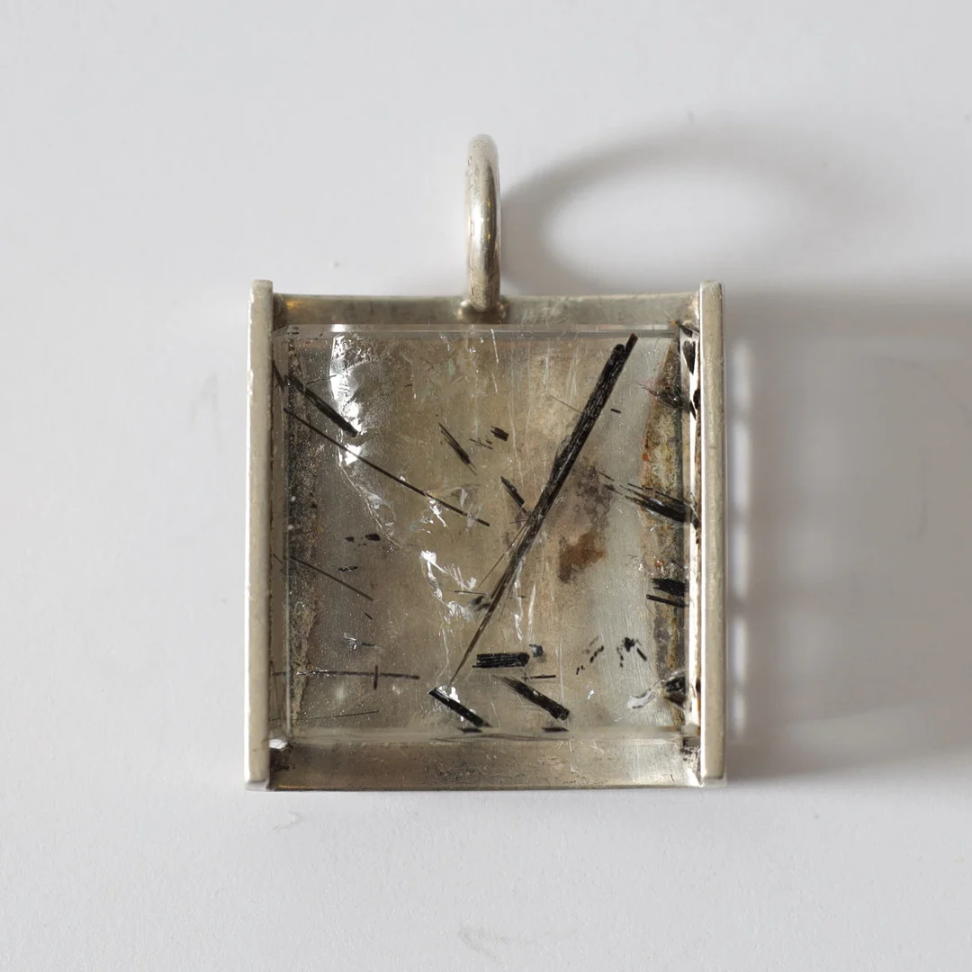 ELIS KAUPPI. Hänge, 813 silver, turmalinkvarts, Kupittaan Kulta, Åbo 1960-tal. — Brooches & Pendants — Gomér & Andersson Nyköping