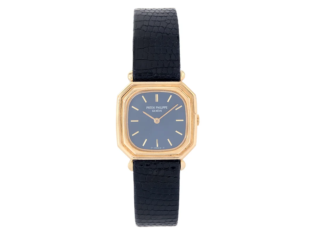 PATEK PHILIPPE, Genève, damur, 24 x 23,5 mm, Cal 16-250, Serie nr. 1398046, Ref nr. 4432, Boett nr. 2784235, 18K guld, manuell, safirglas, läderband, ca 1980. — Klockor/Patek Philippe — Kaplans