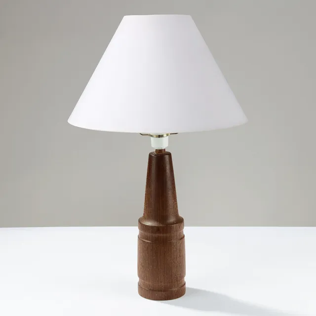 Bordlampe af massivt wengé, antageligt dansk formgiver, Danmark, ca. 1960'erne.