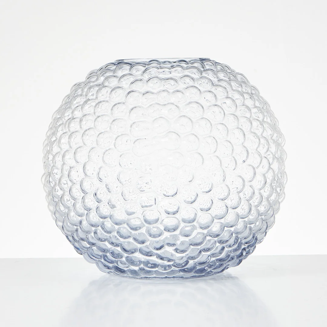 CARINA SETH ANDERSSON. "Dagg", vas, blått glas, för Firma Svenskt Tenn. — Art glass — Stockholms Auktionsverk Magasin 5