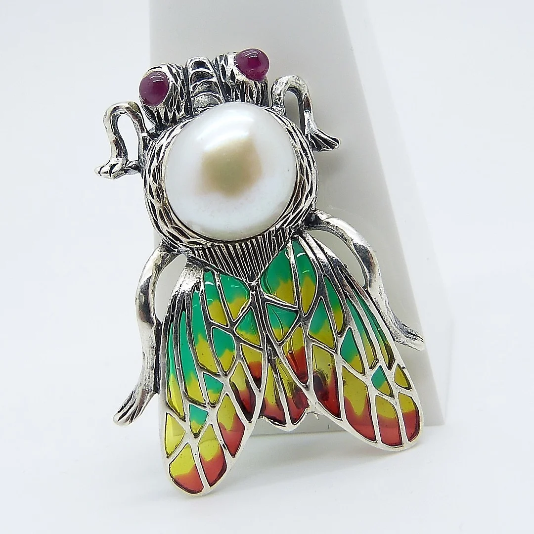 RUBY-SET FLY PENDANT / BROOCH. — Brooches & Pendants — Rumsey’s Auctioneers