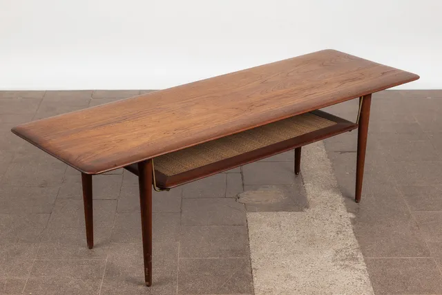 PETER HVIDT & ORLA MØLGAARD NIELSEN. Peter Hvidt & Orla Mølgaard Nielsen, France & Son, Couchtisch, Modell 'FD 516', Teak, Rattan, Messing, Dänemark, 1956.