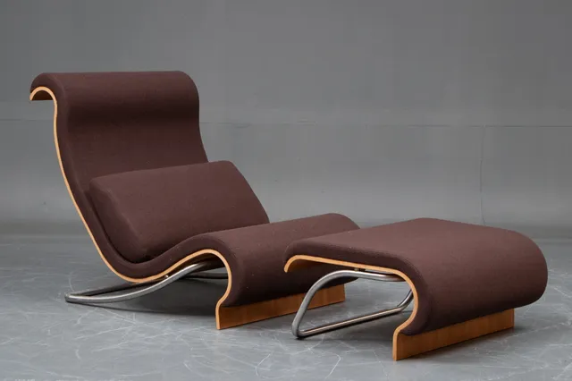 Jørn Utzon. 'Aurora' high-back lounge chair with stool in walnut (2)