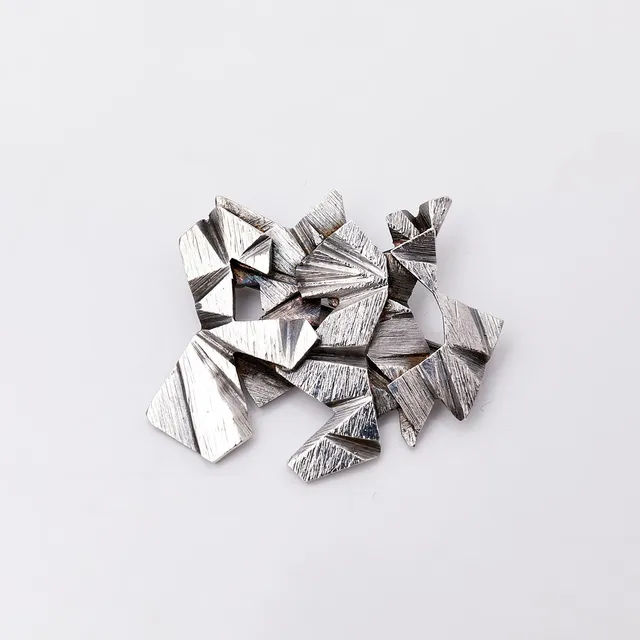 REY URBAN, brosch, sterlingsilver, kubisk form, Stockholm 1973.