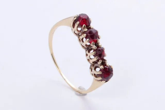 Vintage ring af 14 kt guld med granat
