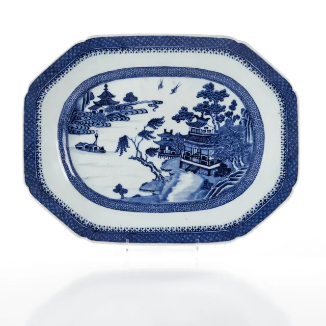 STEKFAT, porslin, Kina, Qianlong (1736-1795), dekor av pagodlandskap i blåvit underglasyr.