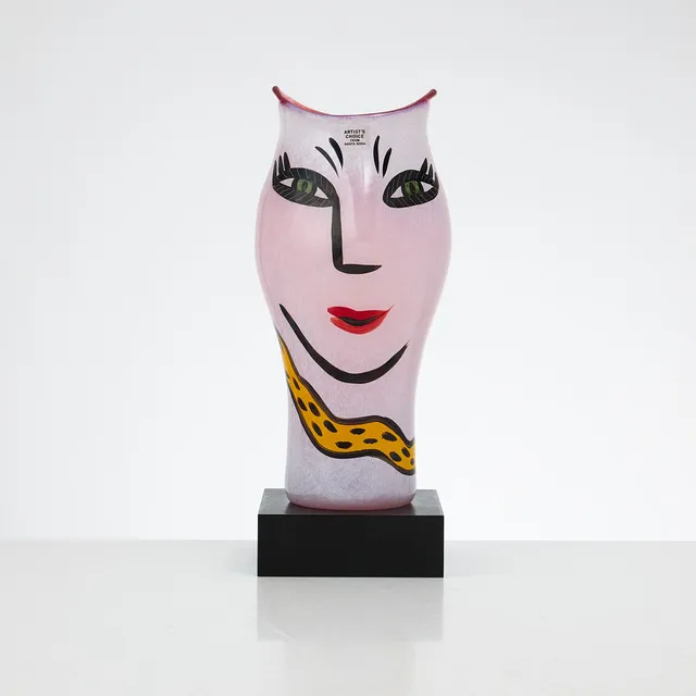 ULRICA HYDMAN-VALLIEN. Vas, "Open Minds", Kosta Boda, handmålad dekor, artist's choice, signerad samt numrerad 7048745, etikettmärkt.