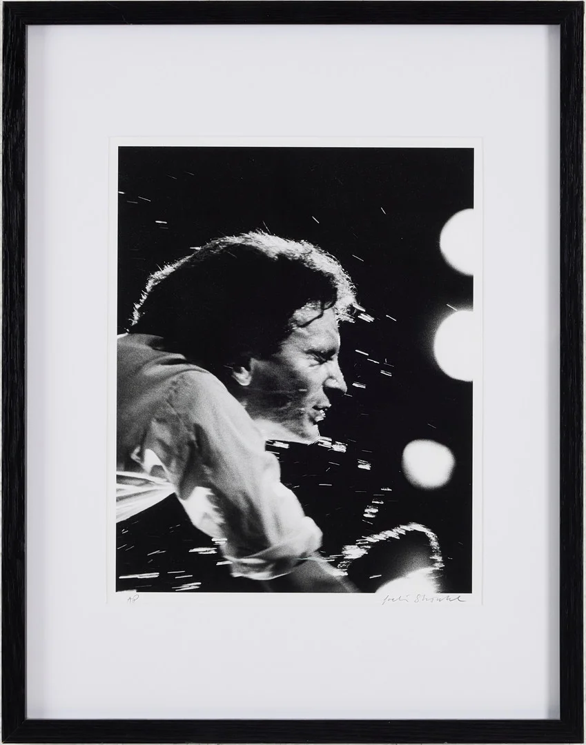 JOAKIM STRÖMHOLM (född 1947): Tomas Ledin, signerad Joakim Strömholm, pigment print, märkt AP. — Photography — Stockholms Auktionsverk Magasin 5