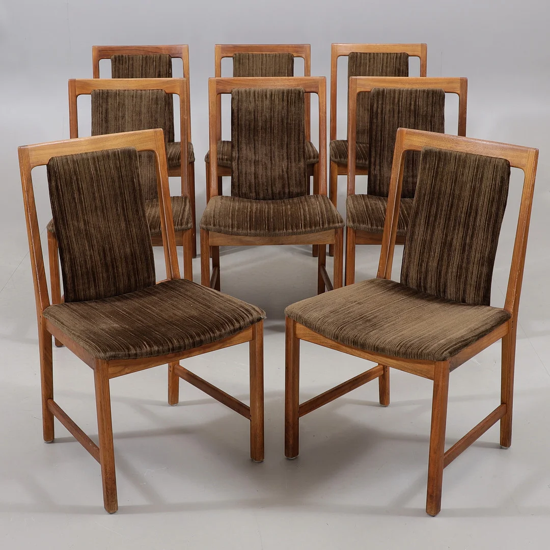 KARL ERIK EKSELIUS. Stolar, 8 st, valnöt, JO Carlsson, Vetlanda, 1960-tal. — Armchairs & Chairs — Växjö Auktionskammare