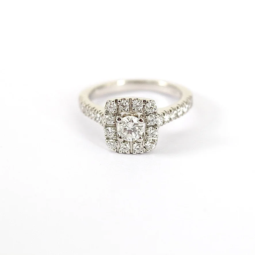 HALORING, diamanter, totalt 0,72ct, Platina. — Rings — Halmstads Auktionskammare
