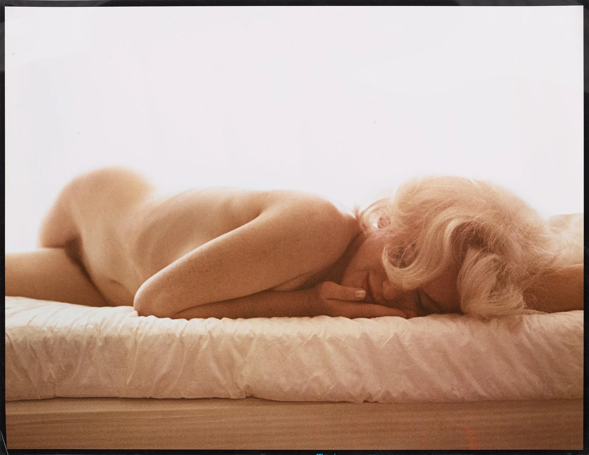 Leif-Erik Nygårds, "Marilyn Monroe photographed in Los Angeles at Bel Air Hotel, June 27th 1962". — Bukowskis