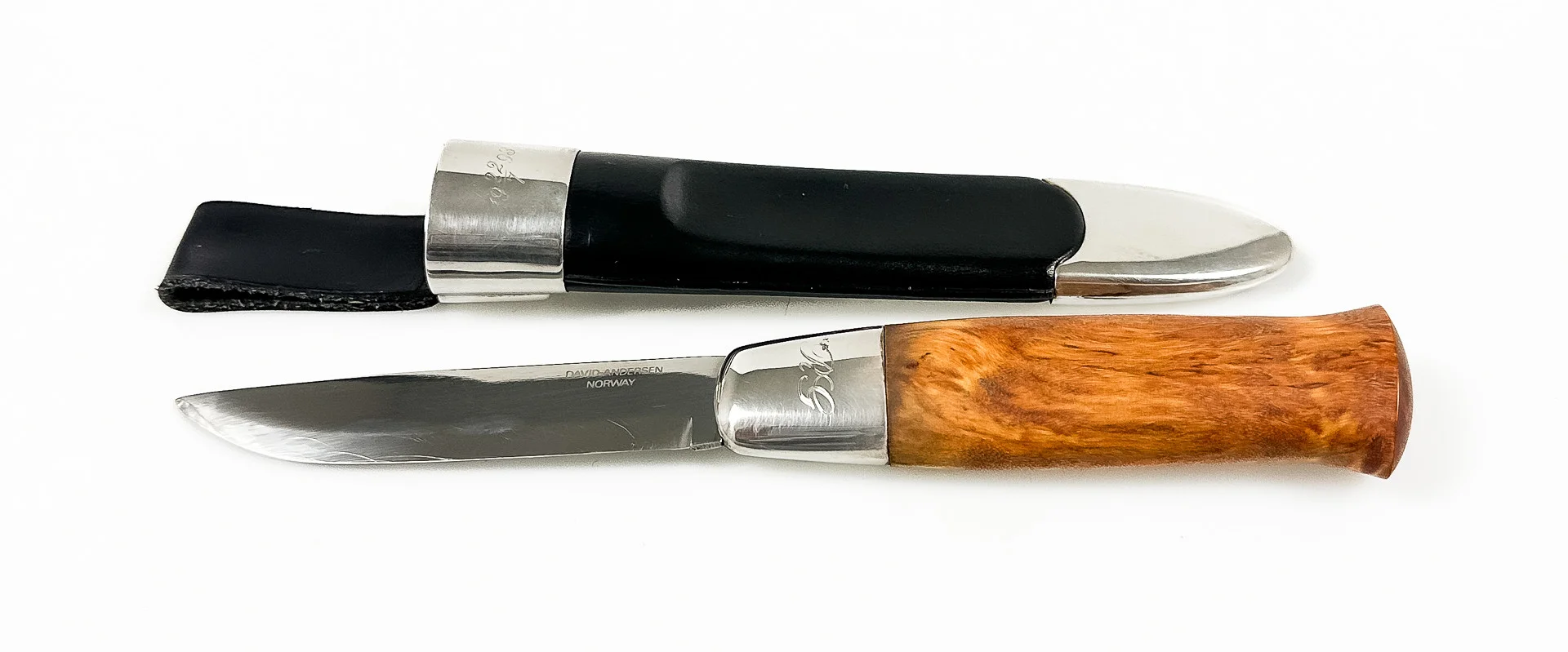 DAVID ANDERSEN. "Per Gynt Kniven", beslag i sterlingsilver, Norge, 1993. — Edged weapons — Auktionshuset STO Bohuslän