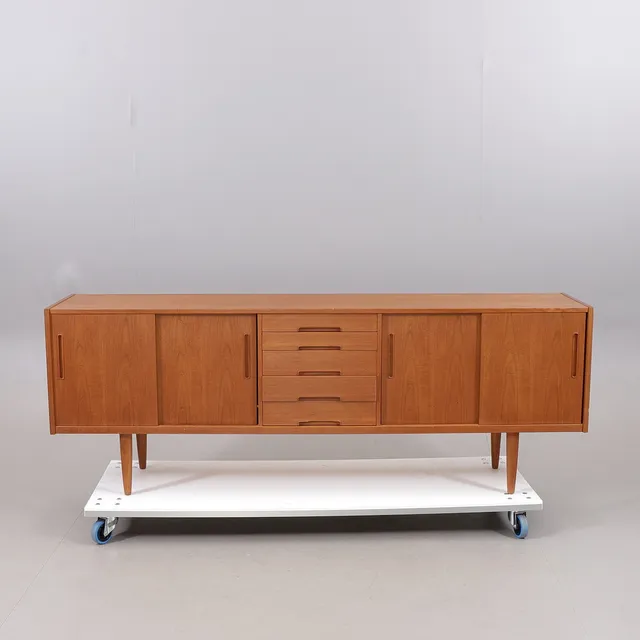 NILS JONSSON. "Gigant", sideboard, teak, Troeds, 1960-tal.