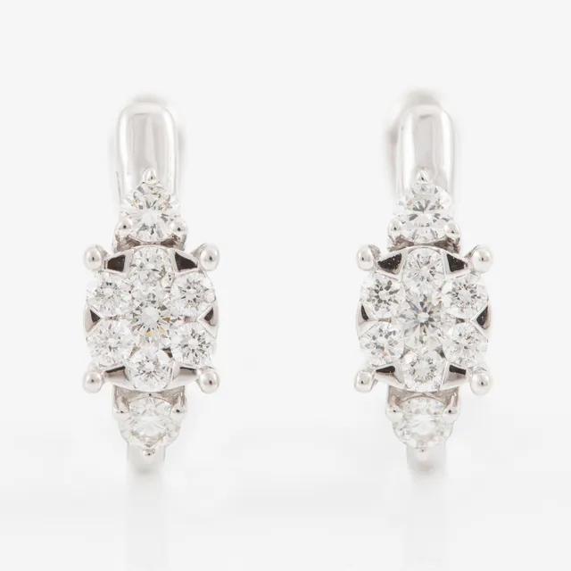 Örhängen, 18K vitguld med briljantslipade diamanter.