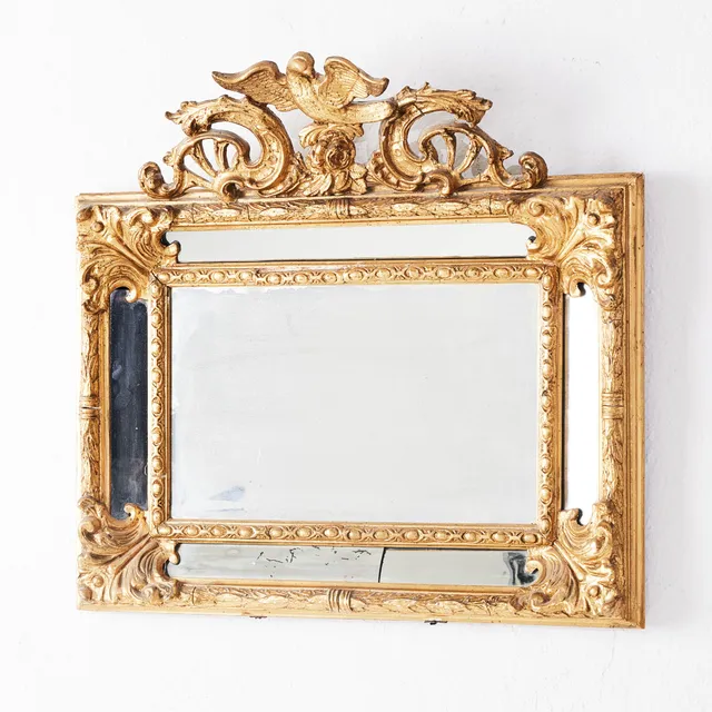 SPEGELLAMPETT, krön med genombruten dekor samt fågel, centerglas med fasettslipning, glas i bård, Louis XV-stil.