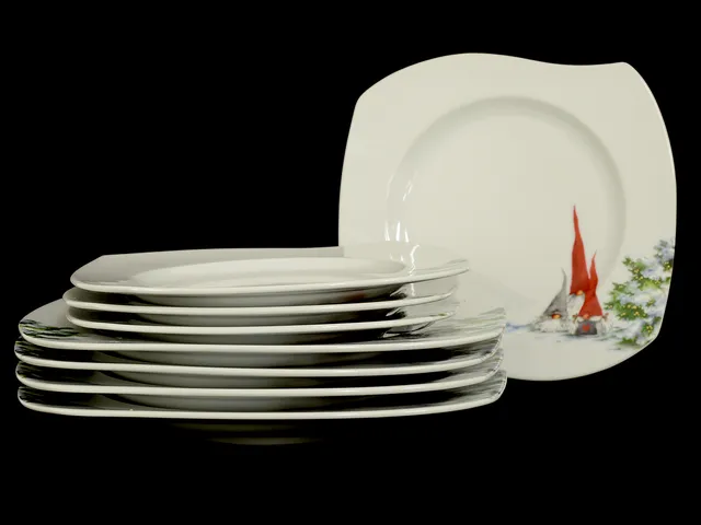 4 Mattallrikar Ø27cm 4 Förrättstallrikar Ø22,5cm Fyrklövern "Åsas tomtebod"