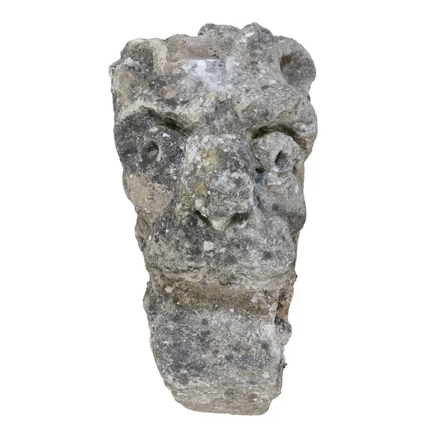 AN 18TH CENTURY CENTURY LIMESTONE LIONS HEAD CORBEL.