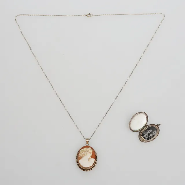 FOTOGÖMMA, emaljarbete/silver samt HALSKEDJA med CAMÉ, silver.
