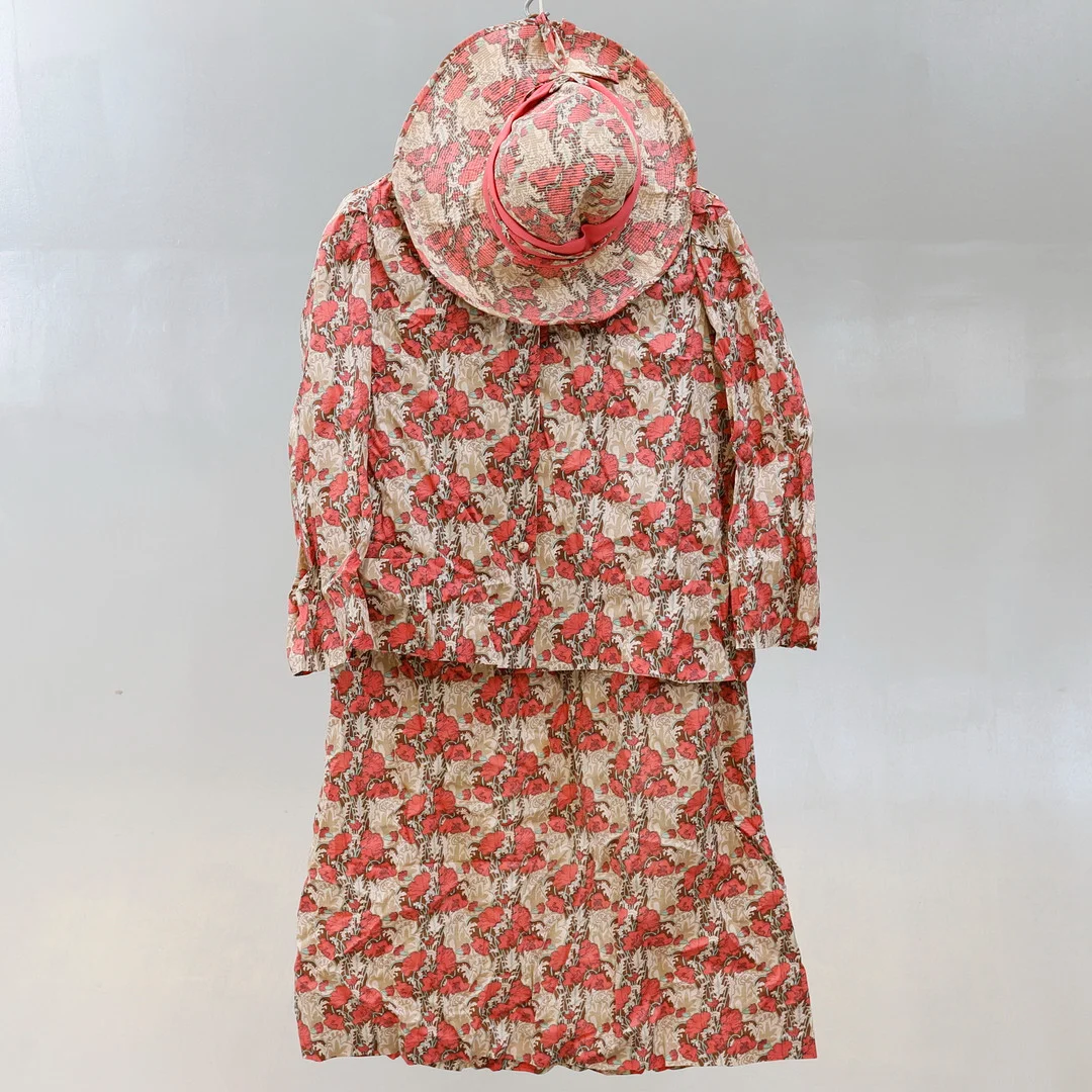 KLÄNNING med BOLERO, tillhörande hatt, polyester, Åkerlinds & Janzons Eftr, Norrköping, 1960-tal. — Vintage & Designer Fashion — Gomér & Andersson Nyköping