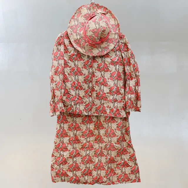 KLÄNNING med BOLERO, tillhörande hatt, polyester, Åkerlinds & Janzons Eftr, Norrköping, 1960-tal.