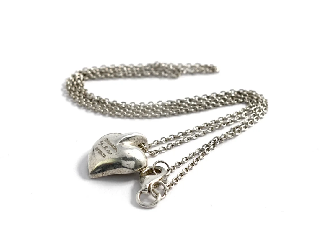 KEDJA/HÄNGE, silver, längd 42 cm, TIFFANY & CO, Elsa Peretti, "Carved heart". — Smycken/Hänge med kedja — Kaplans
