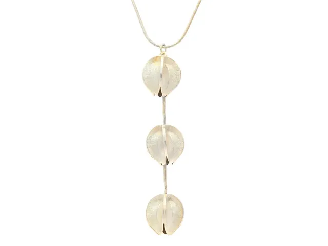 KALEVALA, hänge med kedja, Snöblomma, sterlingsilver, Marja Suna, höjd 100 mm, kedja 46 cm, vikt 44,6 g.