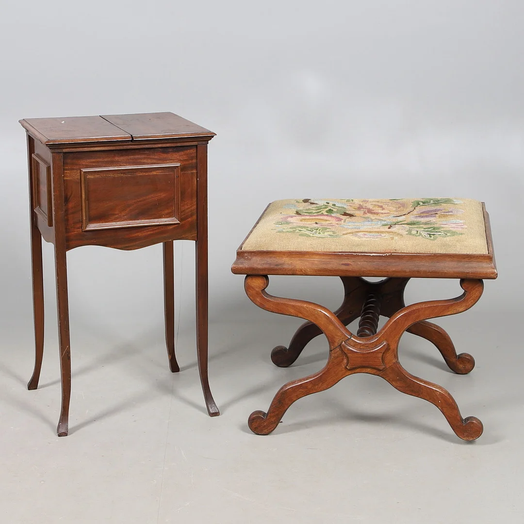 A REPRODUCTION MAHOGANY WORK BOX AND A TAPESTRY TOPPED STOOL. — Other — Lawrences Auctioneers