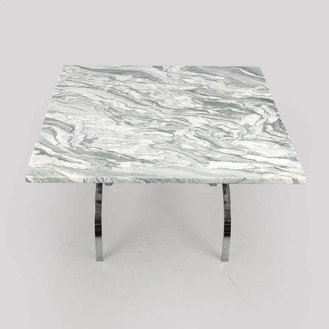 Sofabord af forkromet stål med plade af Cippolini marmor, 1900-tallets midte. — Coffee Tables — Bidstrup Auktioner