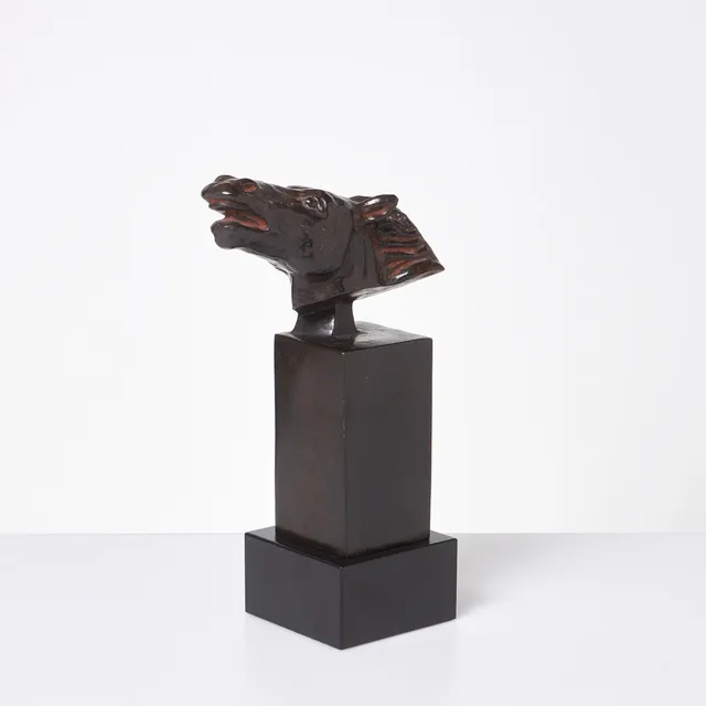 AXEL WALLENBERG. Skulptur, i form av hästhuvud, patinerad brons, på sockel, signerad Wallenberg, gjutarstämpel DBB Cire Perdue, numrerad IV/VII.