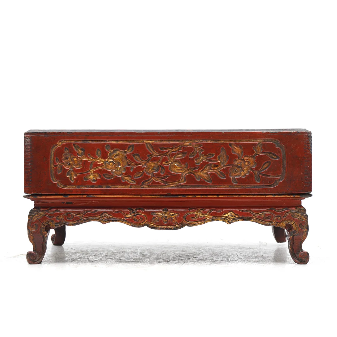 Chinese box in carved, lacquered and gilt wood, 20th Century. — Asiatica — Balclis