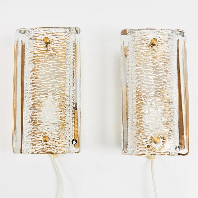 VÄGGLAMPETTTER, 1 par, glas/mässing, etikettmärkta Pukeberg, 1960/1970-tal.