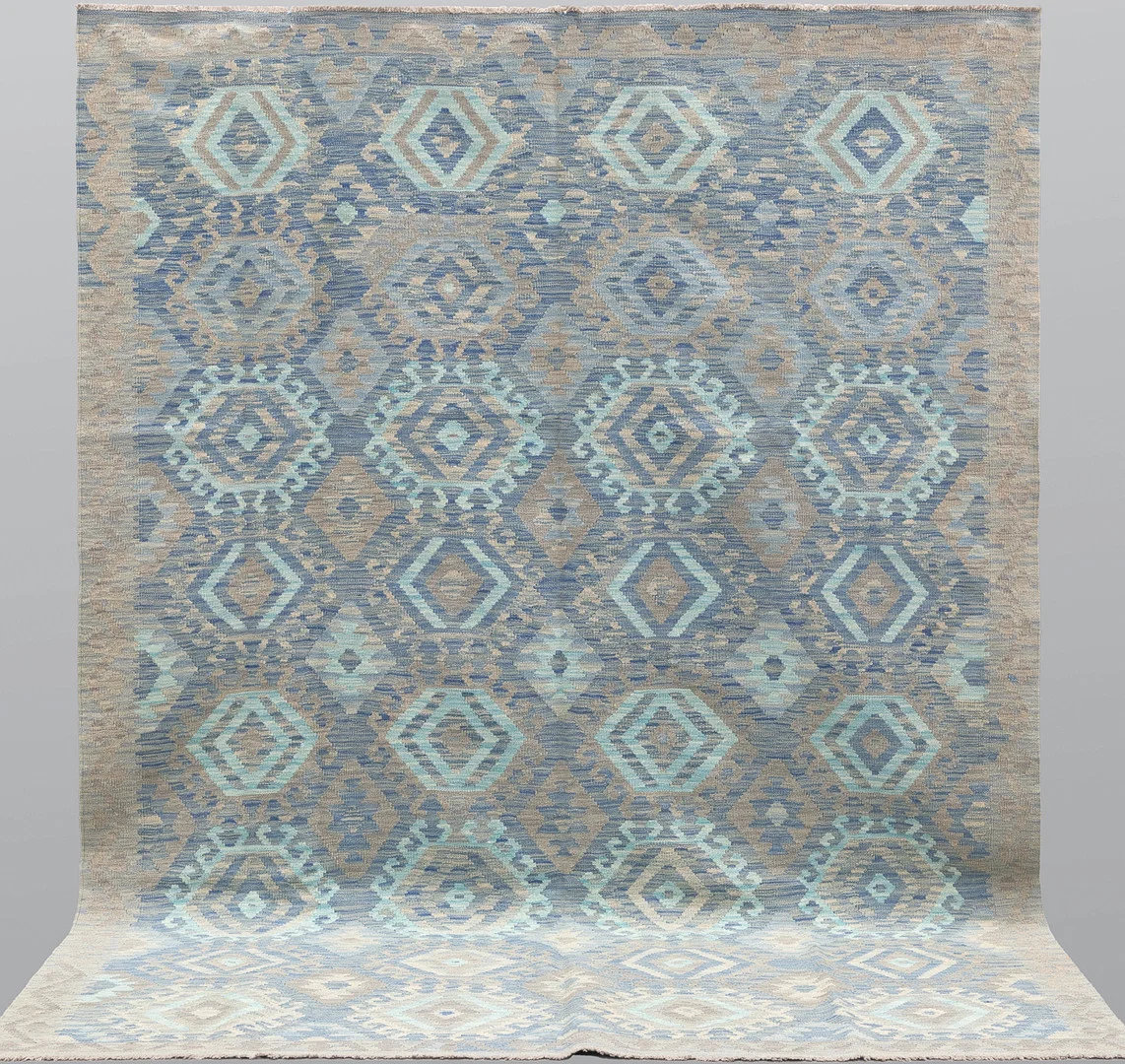 ORIENTMATTA. Kelim klassisk design, 289 x 203 cm. — Oriental Carpets & Textiles — Gomér & Andersson Jönköping