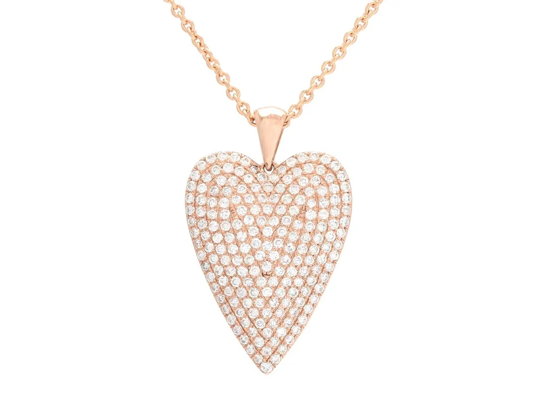 HÄNGE MED KEDJA, 18K roséguld, briljantslipade diamanter 1,06 ctv, ca TW-TCa/VS-P, hjärta, längd 41-43 cm, vikt 8 g. — Smycken/Hänge med kedja — Kaplans