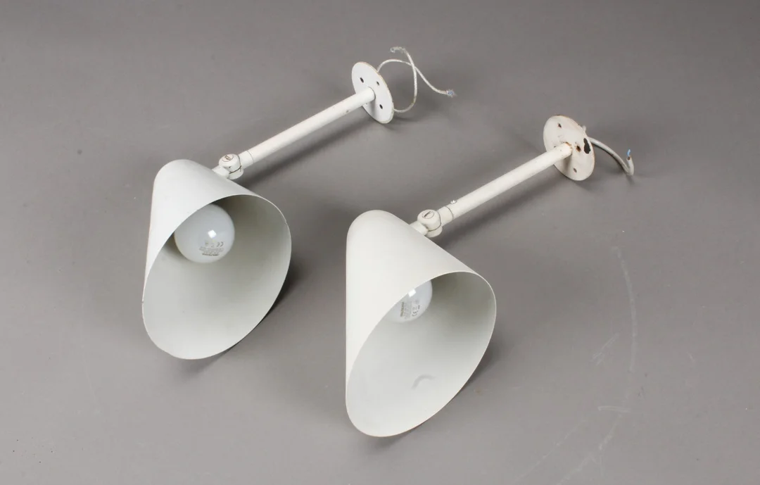 Louis Poulsen. Par væglamper, 1960'erne (2) — Lamps and lighting/Wall lighting — Lauritz