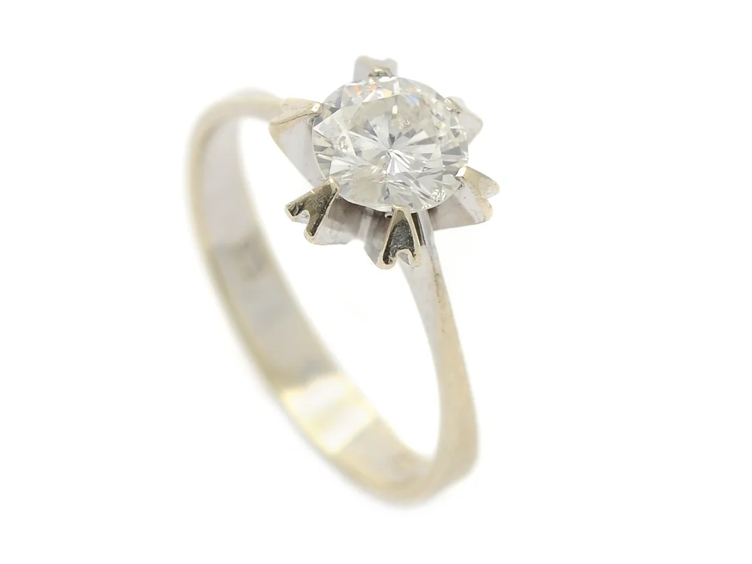 ENSTENSRING, 14K vitguld, briljantslipad diamant ca 1,00 ct, ca TCr/P2. osymmetrsik slipning, stl 17,5 mm, vikt 2,8 g. — Smycken/Enstensring — Kaplans