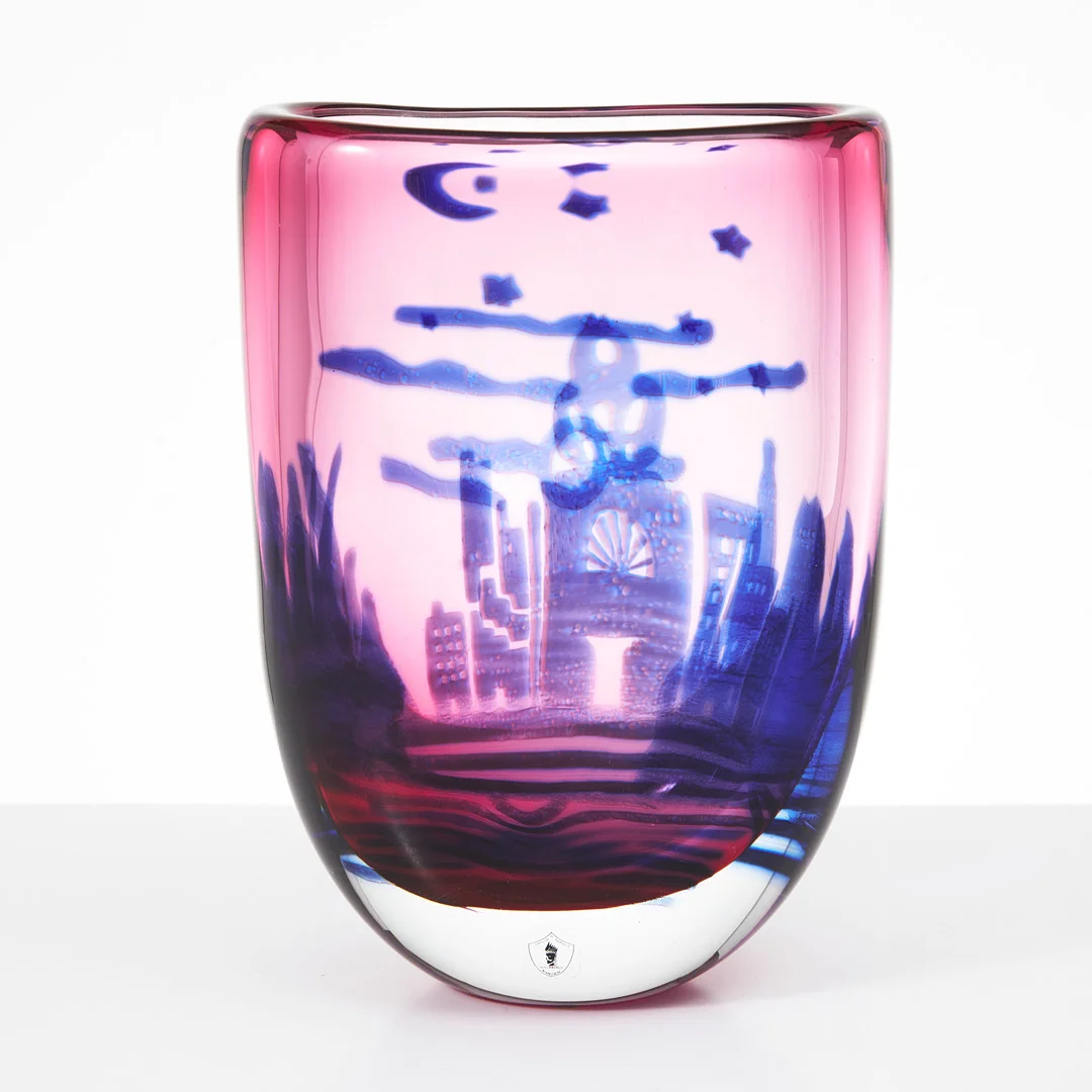 CARLOS R PEBAQUÉ. vas, polykrom glasmassa, undertill signerad Carlos R Pebaqué, Gullaskruf, Unik. — Utility glass — Stockholms Auktionsverk Magasin 5