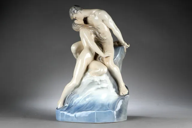 Royal Copenhagen. 'Bølge og Strand', figurgruppe af porcelæn, nr. 1132
