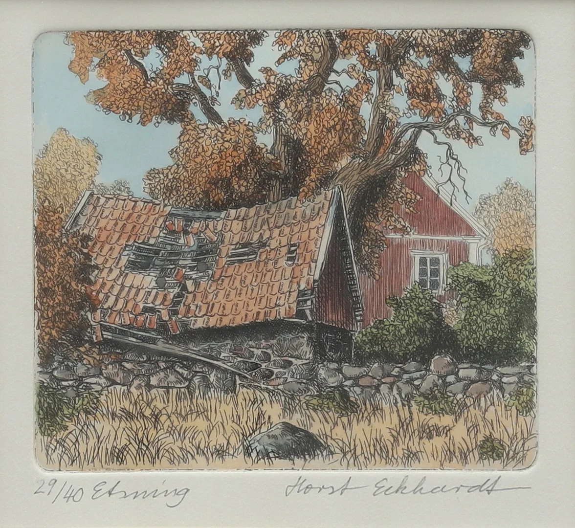 HORST ECKHARDT (1940-). Gammal gård, etsning, signerad och numrerad. — Engravings & Prints — Garpenhus Auktioner