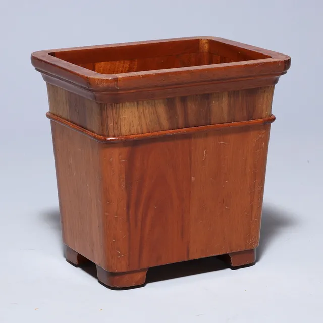 Papirkurv eller potteskjuler af teak og nød, Skandinavien, 1900-tallet.