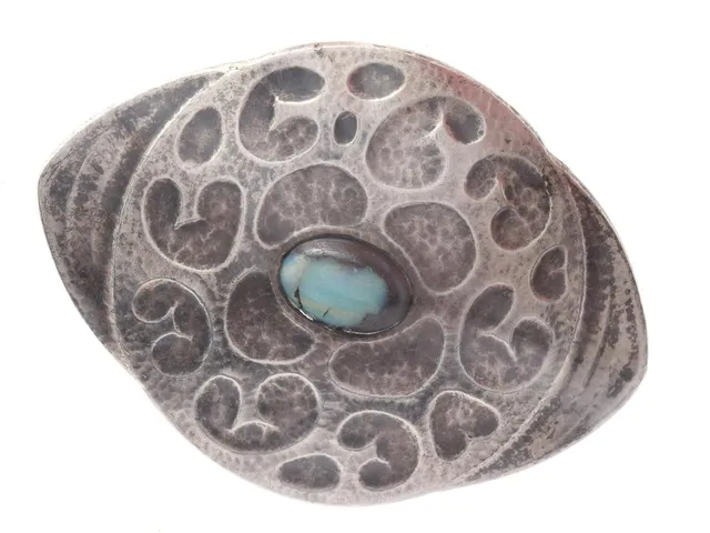 Brosch S830 10,2g med opal, höjd: 36mm bredd: 49mm