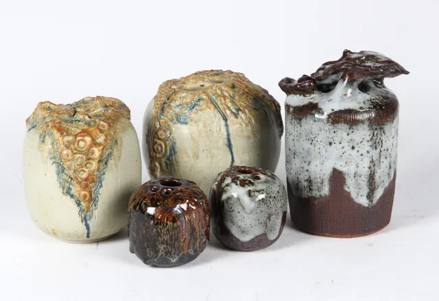 Jørgen Mogensen. Three larger and two smaller flower vases of glazed stoneware. (5)