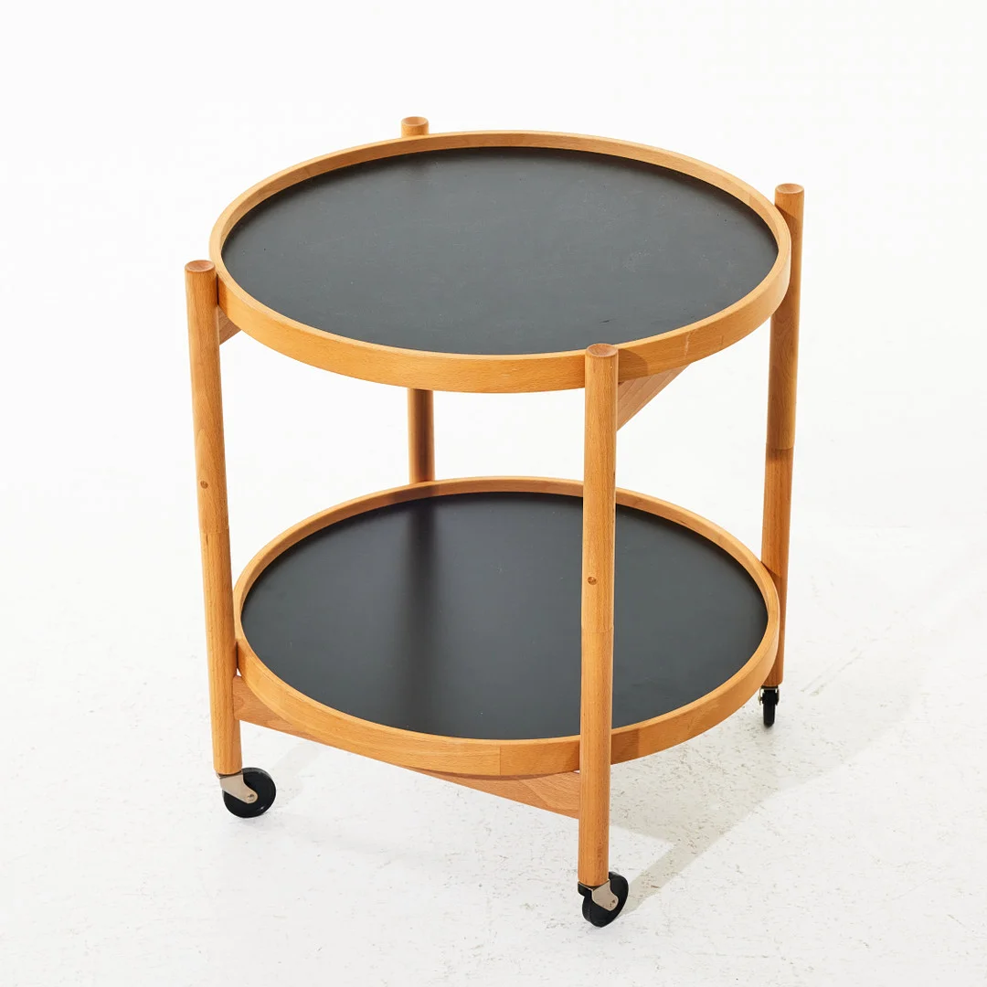 HANS BÖLLING. Serveringsvagn, "Krüger", 1900-talets andra hälft, bok, svart och vitt laminat, etikettmärkt, Danmark. — Tables — Stockholms Auktionsverk Magasin 5