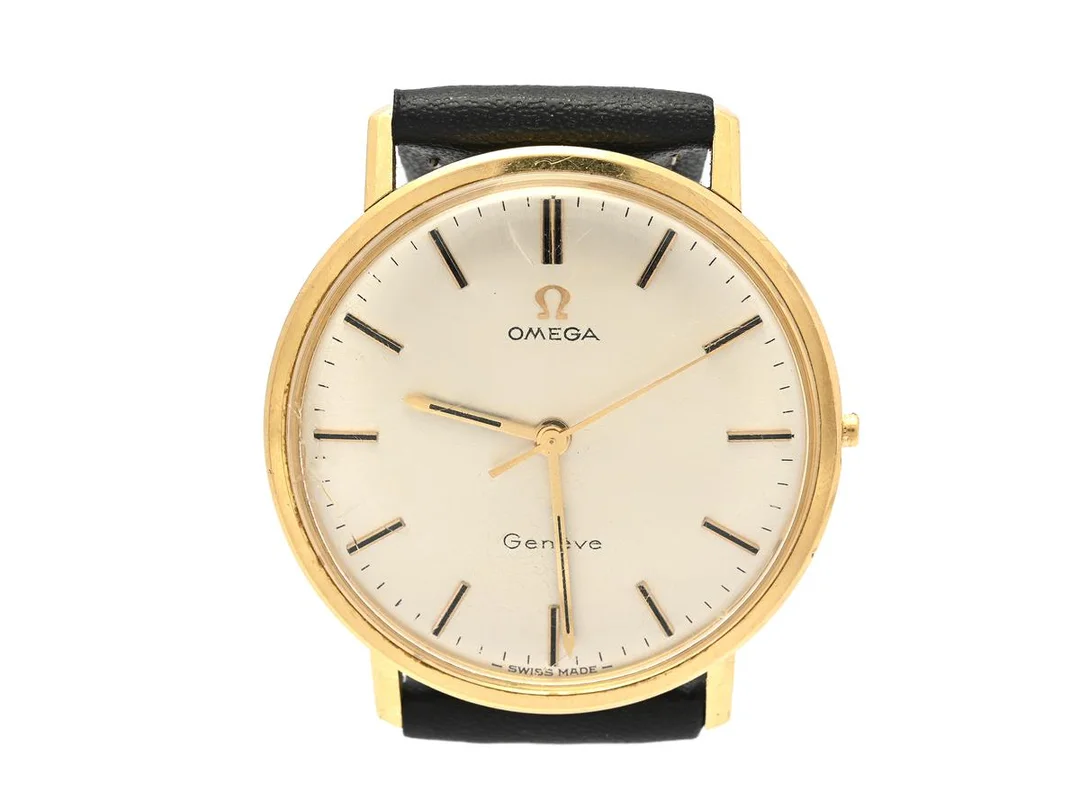 OMEGA, Genève, Cal 601, Serie nr. 25069411, Ref nr. BA 131.026, Boett nr. 131.026, herrur, 33 mm, 18K guld, manuell, plexiglas (skadat), saknar krona, läderband, ca 1967. — Klockor/Omega — Kaplans