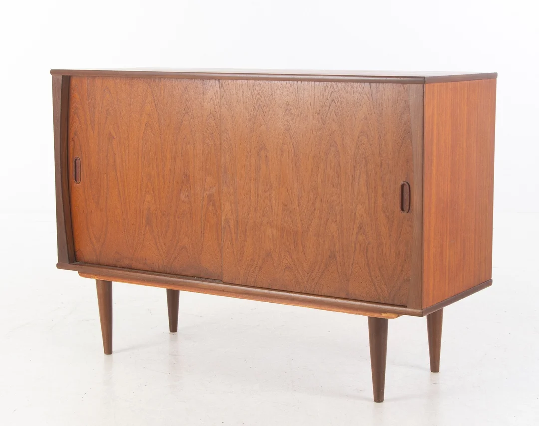 Teak sideboard — Furniture/Cabinets, chests of drawers — Lauritz
