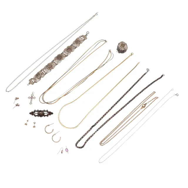 ITEMS OF SILVER JEWELLERY ETC.